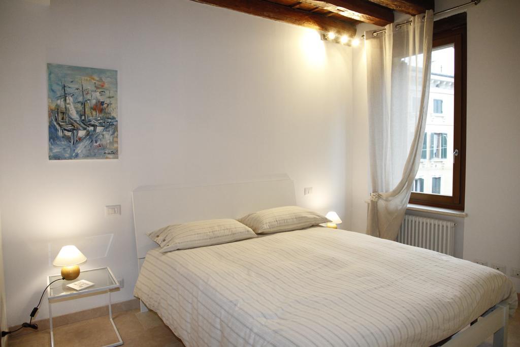 Centre 2 Bedroom Flat Verona Esterno foto